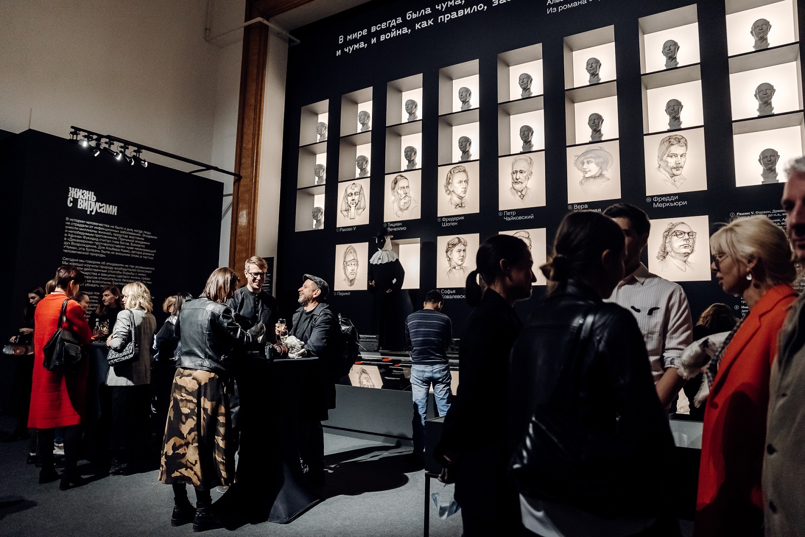 Выставка жизнь человека. Вднх в москве выставка. Жизнь замечательных людей список. Книжная выставка жзл. Кунгурский краеведческий музей.